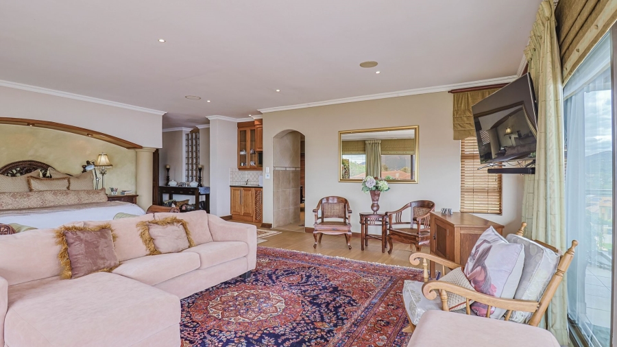 5 Bedroom Property for Sale in Birdwood Estate North West